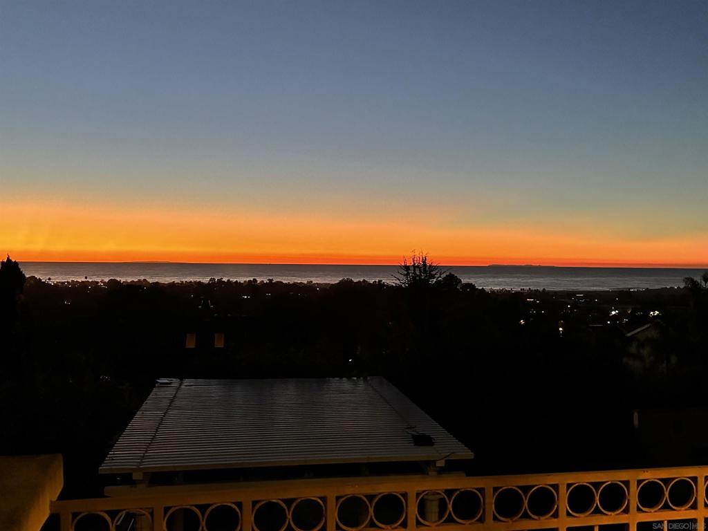 https://media.crmls.org/mediaz/b229534d-549d-4c6e-a659-d12bd590a519.jpg?preset=X-Large