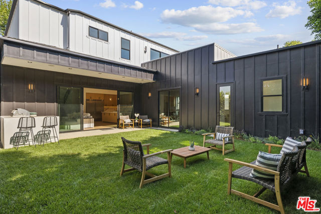 5741 Newcastle Avenue, Encino CA: https://media.crmls.org/mediaz/b22a1971-6380-436b-9b5b-2257245a534c.jpg