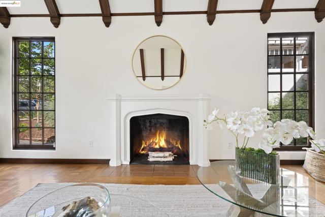 1048 Annerley Rd, Oakland CA: https://media.crmls.org/mediaz/b22af99f-56c6-48f4-924a-d3e7920f0887.jpg