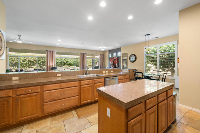 78680 Alliance Way, Palm Desert CA: https://media.crmls.org/mediaz/b22b013d-eb55-4cdb-873d-8c2f90f6ad72.jpg