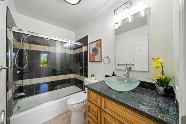 1116 Brewster Ave, Redwood City CA: https://media.crmls.org/mediaz/b22b37d9-745a-4499-a3df-65ca735935a9.jpg