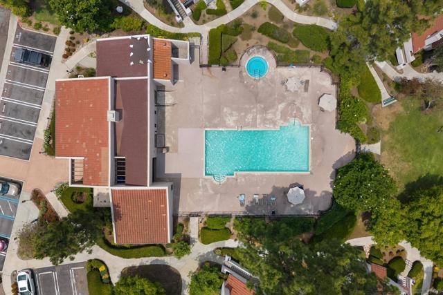17925 Caminito Pinero, San Diego CA: https://media.crmls.org/mediaz/b22b6d70-430e-4ed4-9f7f-a84914f86383.jpg