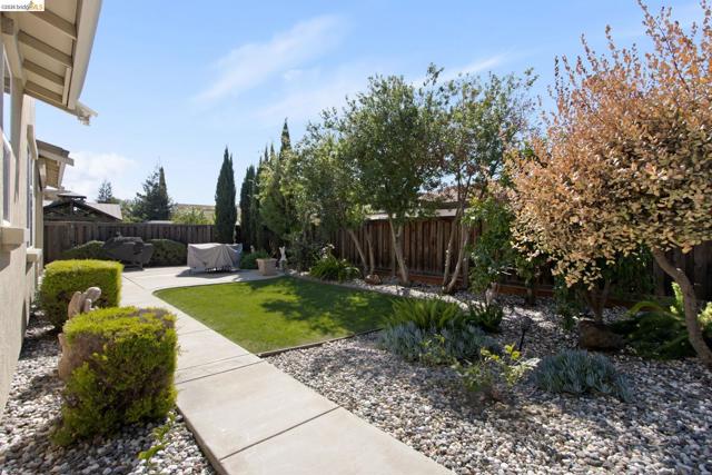 2469 Talaria Dr, Oakley CA: https://media.crmls.org/mediaz/b22c0645-e506-429c-9699-3f71e38a9c01.jpg