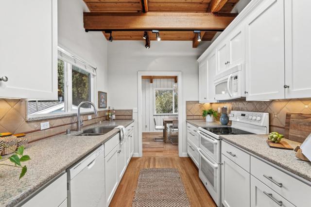 664 Bayview Drive, Aptos CA: https://media.crmls.org/mediaz/b22cadde-62dd-473a-82a3-ed20800194b6.jpg