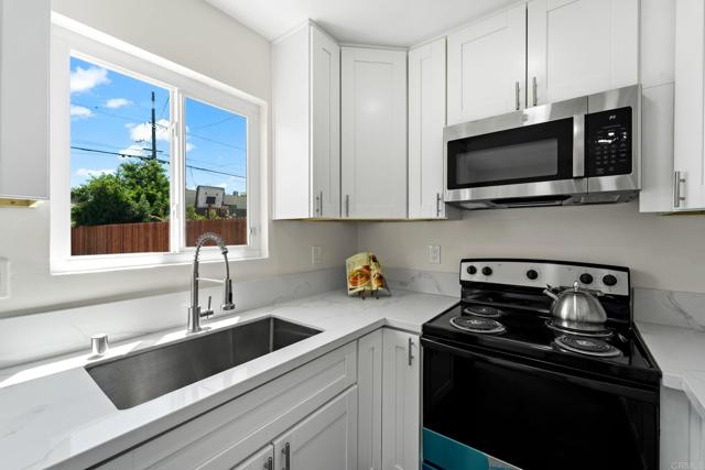 Image 11 of 37 For 733 Sacramento Ave