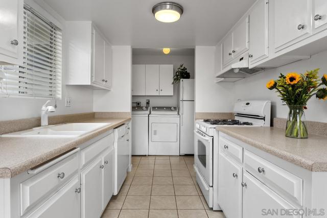 709 Sunflower St, Encinitas CA: https://media.crmls.org/mediaz/b22e328a-a8a4-4931-8223-f59f2212354e.jpg