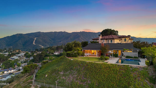 Detail Gallery Image 2 of 69 For 9670 Crystal View Dr., Tujunga,  CA 91042 - 3 Beds | 2 Baths