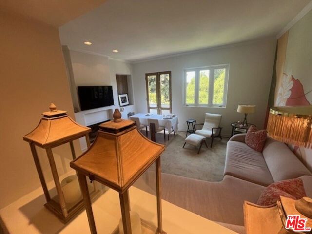 15500 W Sunset Boulevard, Pacific Palisades CA: https://media.crmls.org/mediaz/b22ef365-0fac-4123-97f7-8d15f6861639.jpg