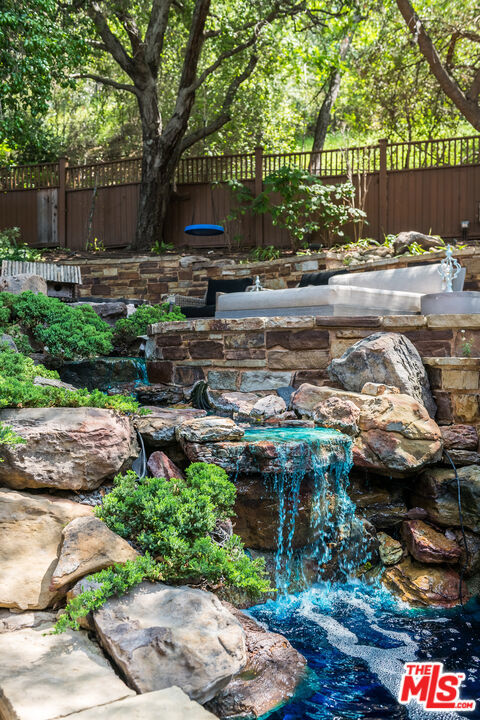 3000 Cornwall Drive, Glendale CA: https://media.crmls.org/mediaz/b22f1231-7ece-41d2-a0ee-73d30bbf1b9e.jpg