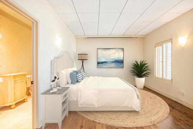 34 The Point, Coronado CA: https://media.crmls.org/mediaz/b22f84ec-0984-4b4d-8ae3-fddee9aa9498.jpg
