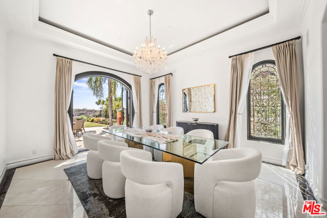 1821 Chastain, Pacific Palisades CA: https://media.crmls.org/mediaz/b22f9337-8360-47a8-a123-eabc0651d501.jpg
