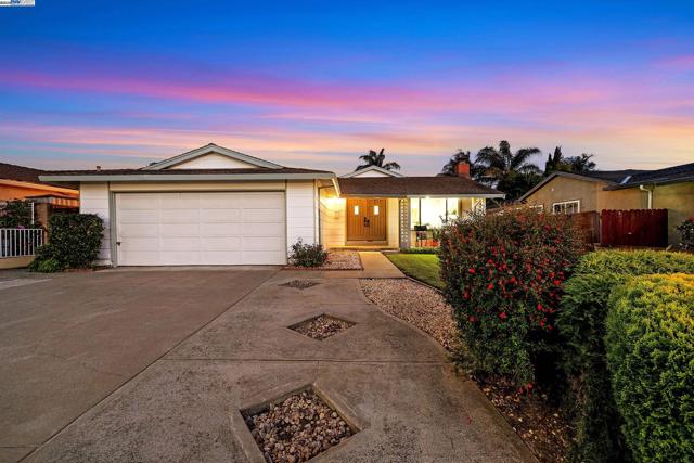 1942 Sherman Dr, Union City CA: https://media.crmls.org/mediaz/b230916c-f6b5-4f9f-af3b-dd67cdd38830.jpg