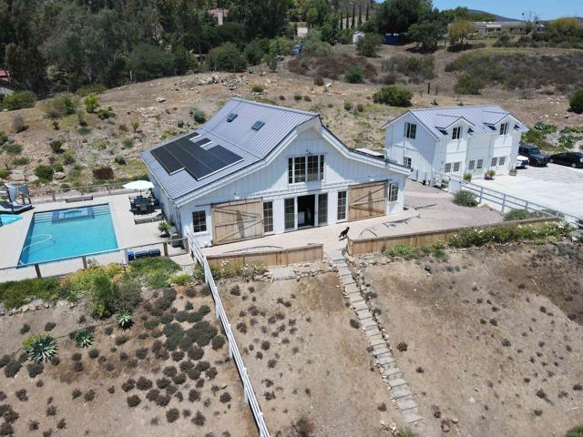 7702 Camino Sereno, Escondido CA: https://media.crmls.org/mediaz/b230a4b2-db0a-42d1-bdce-7dbe07b4da89.jpg