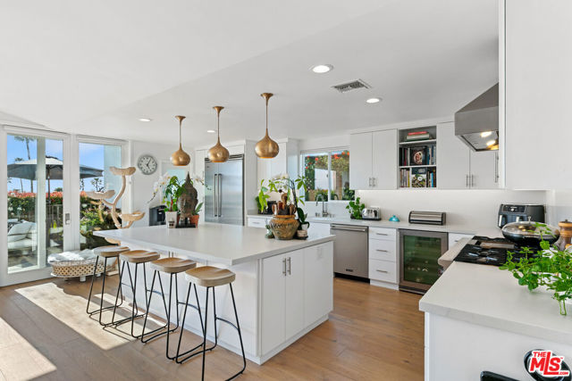 29500 Heathercliff Road, Malibu CA: https://media.crmls.org/mediaz/b230e166-54a5-4e10-8b98-c2a7268b593c.jpg