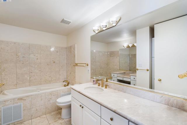Image 37 of 50 For 565 Bellevue  1903