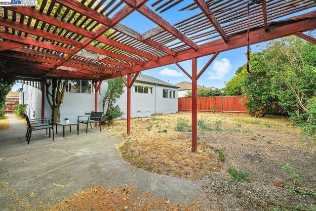1677 Johnson St, San Leandro CA: https://media.crmls.org/mediaz/b2319ffd-537f-448c-8bd2-8ebff0eec0da.jpg