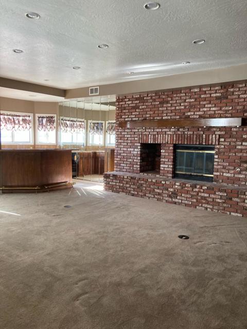 18125 Harbor Drive Drive, Victorville CA: https://media.crmls.org/mediaz/b231a7b3-e5e1-4120-8d4b-452f91e7b89b.jpg