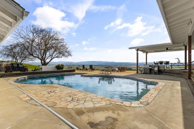 6033 Dagnino Road, Livermore CA: https://media.crmls.org/mediaz/b231d33a-ce04-467e-a6ea-c503b44ae5c3.jpg