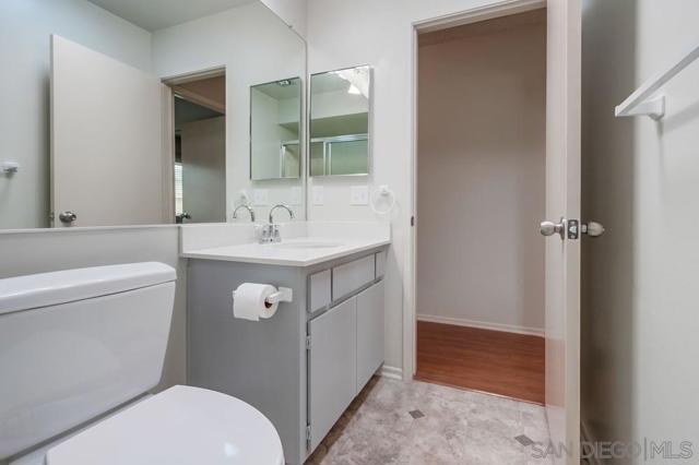 1976 Fairway Circle, San Marcos CA: https://media.crmls.org/mediaz/b231e1ca-1f1d-4165-bf28-75f0604a7cba.jpg