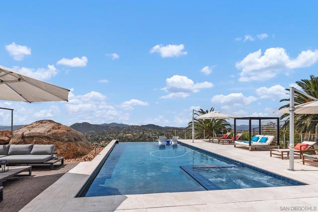 15484 Markar Rd, Poway CA: https://media.crmls.org/mediaz/b231e9de-7ecb-4cfb-b484-cacd202fafd6.jpg