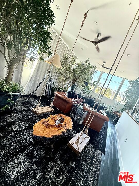 2513 Lincoln Boulevard, Venice CA: https://media.crmls.org/mediaz/b231ec4b-63bb-47c0-82f6-2df4a5fdd03a.jpg