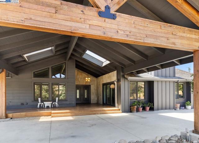 8191 Highland Rd, Livermore CA: https://media.crmls.org/mediaz/b23226f8-7966-4e2e-b29f-e0e68711972f.jpg