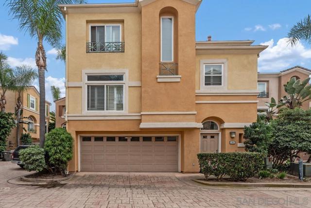 12674 Carmel Country Rd, San Diego CA: https://media.crmls.org/mediaz/b2327d26-8a5b-48d5-a510-fd56e4c911d8.jpg