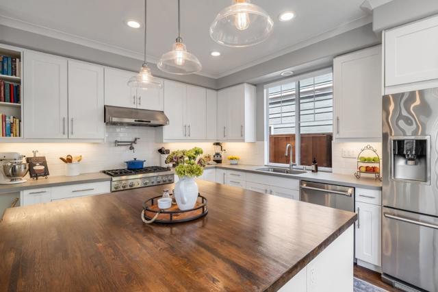410 Krystallos Lane, Redwood City CA: https://media.crmls.org/mediaz/b232b5b0-e5e5-4d4c-bf65-e05f1d50ab1e.jpg