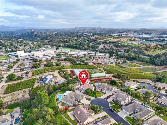 2196 Kirkcaldy Rd, Fallbrook CA: https://media.crmls.org/mediaz/b232c117-ab84-496c-9822-cfdcd153a9a9.jpg