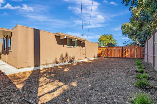 1664 Eleanor Drive, San Mateo CA: https://media.crmls.org/mediaz/b232d2cc-fe93-4532-96f3-875b33f2797b.jpg