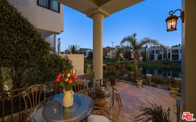 5105 Via Donte, Marina del Rey CA: https://media.crmls.org/mediaz/b2339076-7afa-4b35-b56c-40b0d8980ec7.jpg