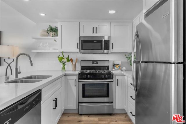 1311 Manhattan Beach Boulevard, Manhattan Beach, California 90266, 2 Bedrooms Bedrooms, ,2 BathroomsBathrooms,Residential,For Sale,Manhattan Beach,25544727