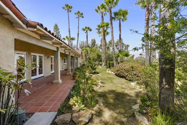 6518 Monte Fuego, Rancho Santa Fe CA: https://media.crmls.org/mediaz/b2345090-067a-444f-92ea-faf820bc1208.jpg