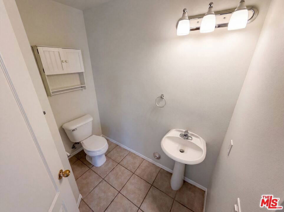 https://media.crmls.org/mediaz/b234e5eb-9287-4b28-9a4a-5389c21090ac.jpg?preset=X-Large