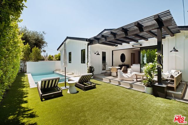 5328 Allott Avenue, Sherman Oaks CA: https://media.crmls.org/mediaz/b2350400-e75d-4fb3-859b-a6f3557809fc.jpg