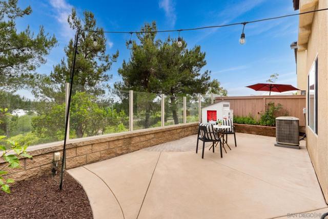 1625 Magnolia Circle, Vista CA: https://media.crmls.org/mediaz/b23566c4-0a15-4e8b-a7ed-48cbd5df1c46.jpg