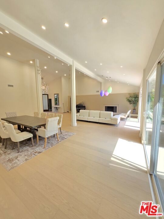 16544 Park Lane Circle, Los Angeles CA: https://media.crmls.org/mediaz/b235b100-2806-4963-aef4-76d32c027069.jpg