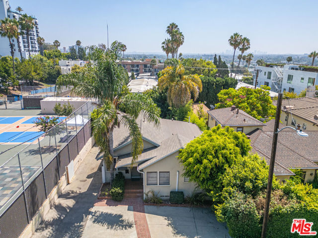 946 Hilldale Avenue, West Hollywood CA: https://media.crmls.org/mediaz/b235c1b7-fe7b-47f4-b184-82643f7a4bec.jpg
