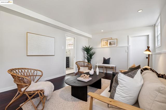 4701 Kaphan Ave, Oakland CA: https://media.crmls.org/mediaz/b236996f-48d1-41ea-97a2-f4353ebfcd41.jpg