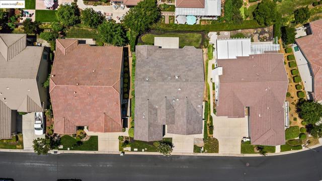 551 Quindell Way, Brentwood CA: https://media.crmls.org/mediaz/b236e21d-bfec-48e7-884c-f4300bcef5ad.jpg