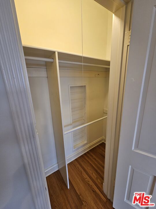 441 1/2 S Palm Drive, Beverly Hills CA: https://media.crmls.org/mediaz/b236f1f1-ba5c-4414-8f61-e1c55dc254c0.jpg