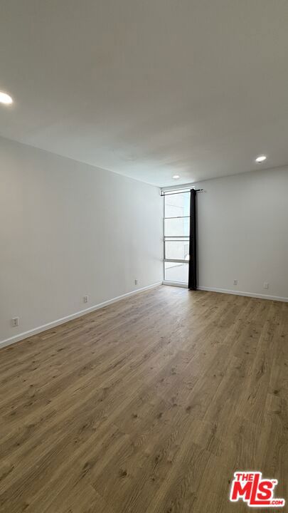 14144 Dickens Street, Sherman Oaks CA: https://media.crmls.org/mediaz/b236fa3b-4135-4d09-81aa-d08ca8d51d6b.jpg
