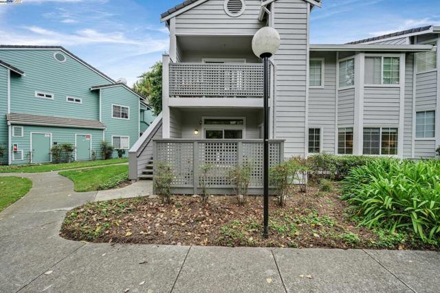 205 Dursey Dr, Pinole CA: https://media.crmls.org/mediaz/b23723ce-e647-4a70-b69b-c236732fccf2.jpg