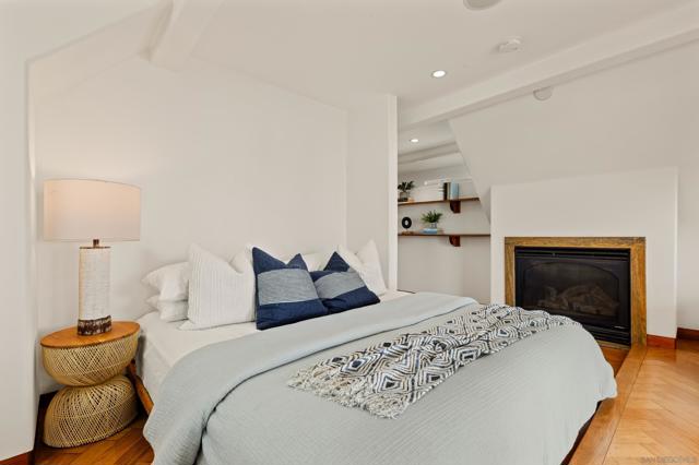 Image 42 of 52 For 2617 Ocean Front Walk