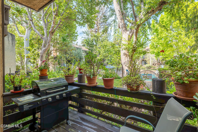 21901 Burbank Boulevard, Woodland Hills CA: https://media.crmls.org/mediaz/b23740dd-e9f4-4224-a8ff-5b8e8c6367aa.jpg