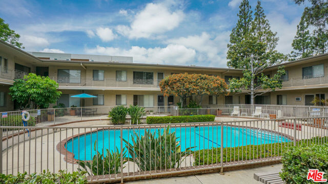 275 S Marengo Avenue, Pasadena CA: https://media.crmls.org/mediaz/b237a622-1d8a-4893-b3c6-f26e45bec922.jpg