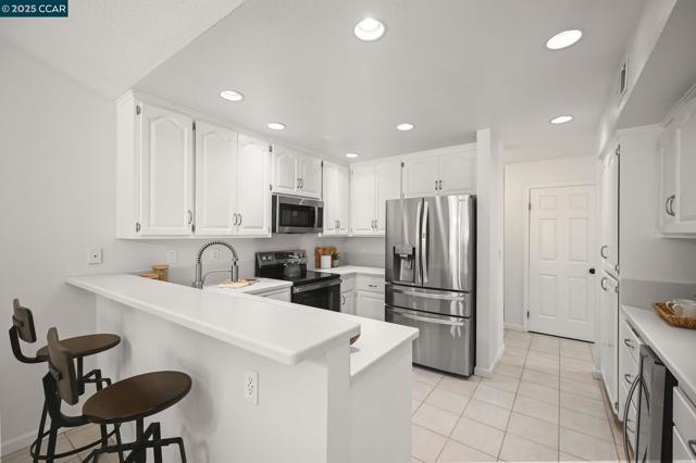 2120 Shady Creek Pl, Danville CA: https://media.crmls.org/mediaz/b238847d-14c9-471a-882e-64f42ab47e94.jpg