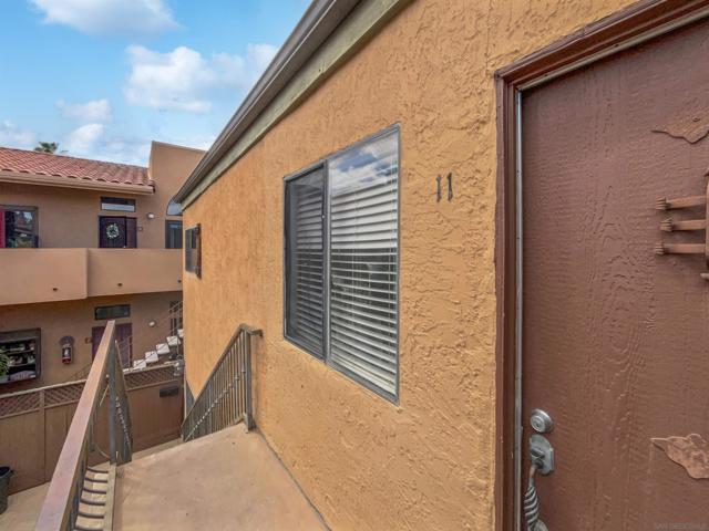 4520 51St St, San Diego CA: https://media.crmls.org/mediaz/b238b517-c450-4c10-a0c8-bb50025fd338.jpg
