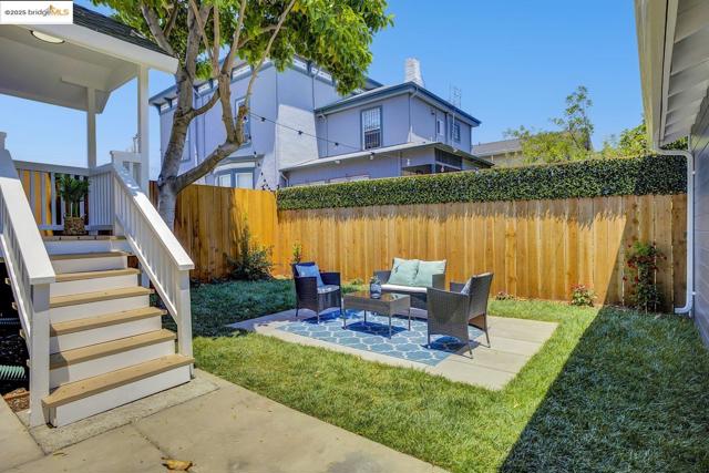 812 Foothill Blvd, Oakland CA: https://media.crmls.org/mediaz/b238c2d8-34de-4a67-93f0-0d3be946375a.jpg