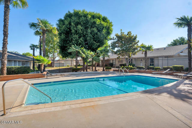 246 W Vineyard Avenue, Oxnard CA: https://media.crmls.org/mediaz/b238dafd-4d6f-42bf-8fea-3b504f5b02e4.jpg